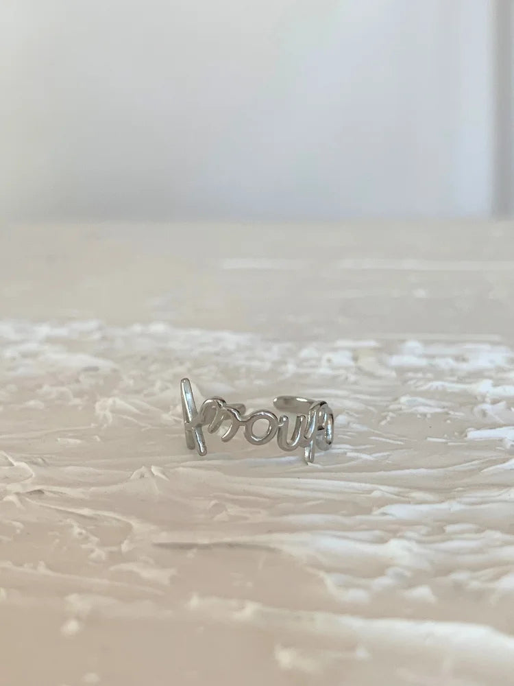 La bague Nour argentée en acier inoxydable pour femme de chez Au Bonheur de Sophie
