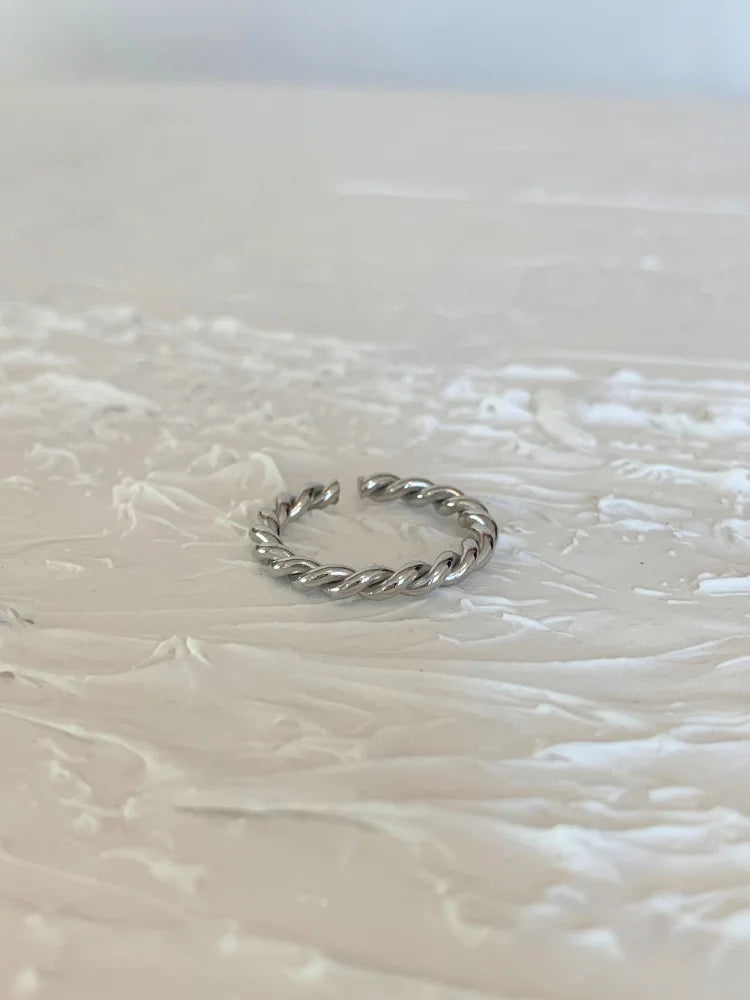La bague Victoria argentée en acier inoxydable pour femme de chez Au Bonheur de Sophie