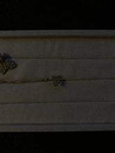 BAGUE DORÉE À FLEUR DE PEAU