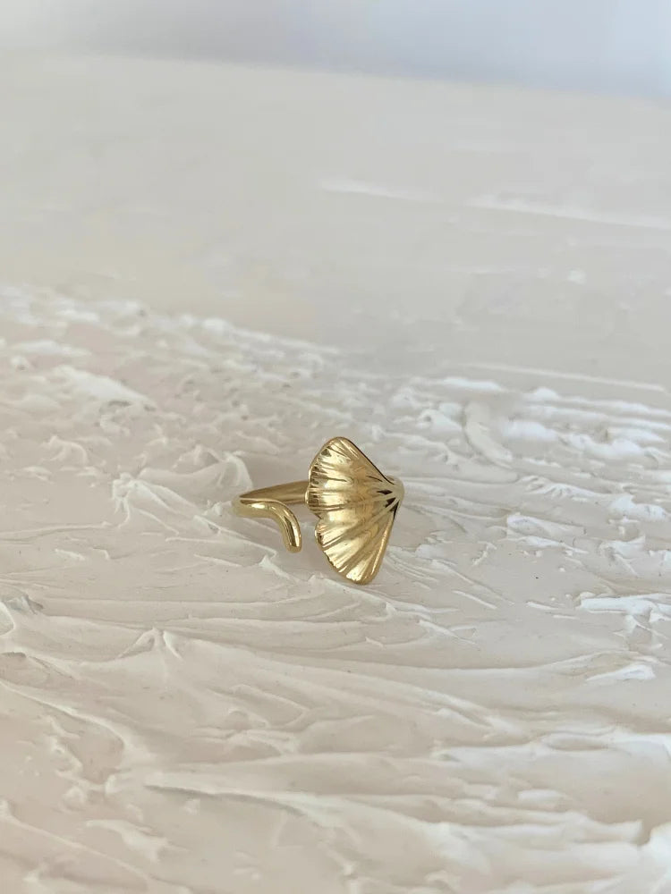 La bague Olivia dorée en acier inoxydable pour femme de chez Au Bonheur de Sophie
