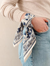 FOULARD EN LUREX BLEU