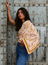 GRAND FOULARD FAUVE ROSE