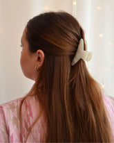 PINCE À CHEVEUX BLANCHE