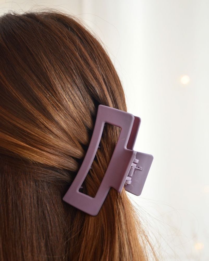 Pince à cheveux Mell - Accessoire élégant en violet foncé Pince à cheveux Mell - Accessoire élégant en violet foncé